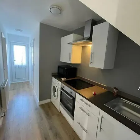 Apartamento Basingstoke 1X Double Bed And Sofa Bed Sherborne St John Exterior foto