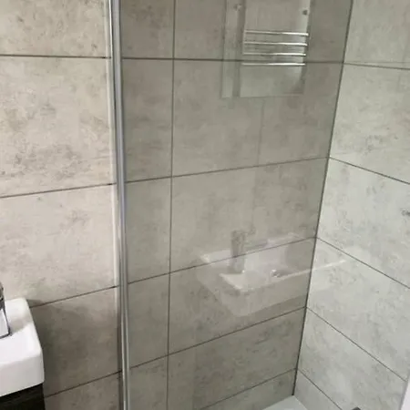 Apartamento Basingstoke 1X Double Bed And Sofa Bed Sherborne St John Exterior foto