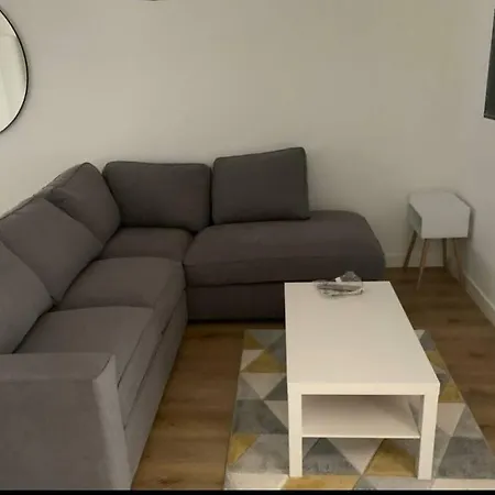 Apartamento Basingstoke 1X Double Bed And Sofa Bed Sherborne St John Exterior foto