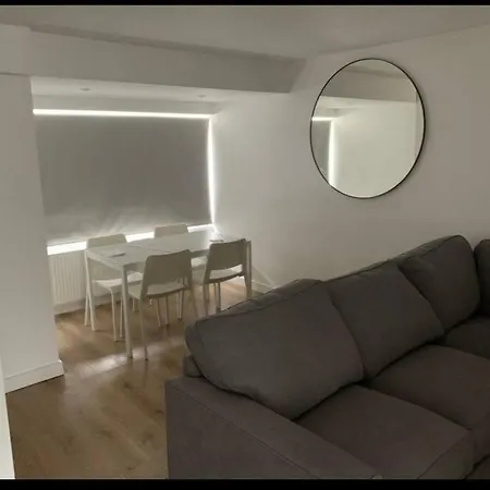 Apartamento Basingstoke 1X Double Bed And Sofa Bed Sherborne St John Exterior foto